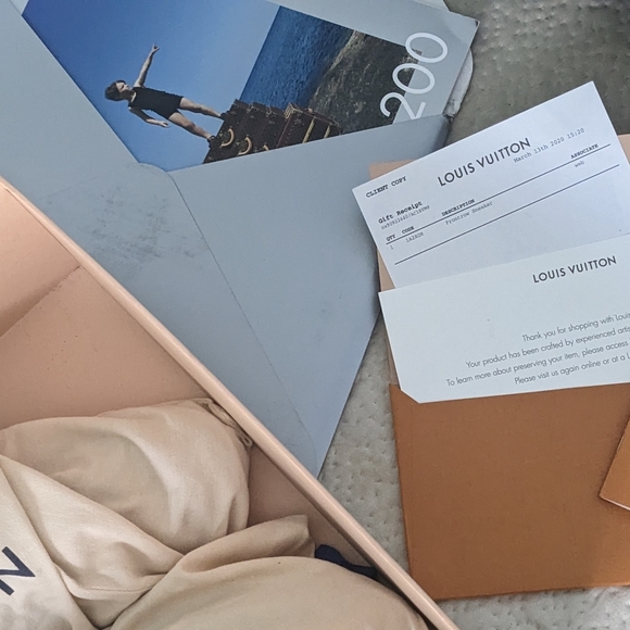 Louis Vuitton Frontrow Sneaker - Picture 10 of 11